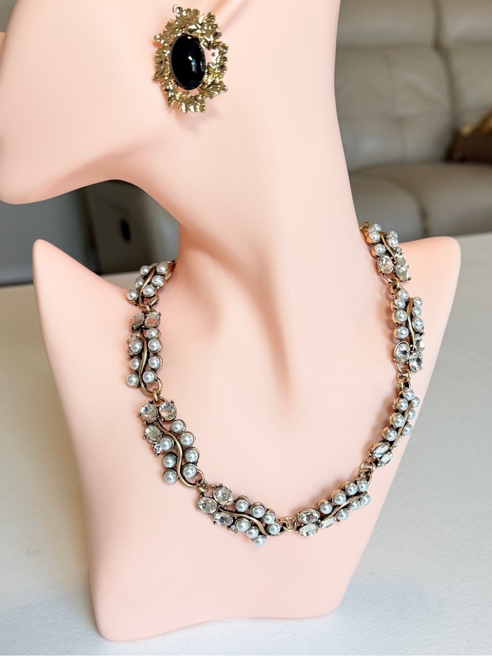 Elegant Gold Pearl and Crystal Statement Necklace - Picture 4 of 12